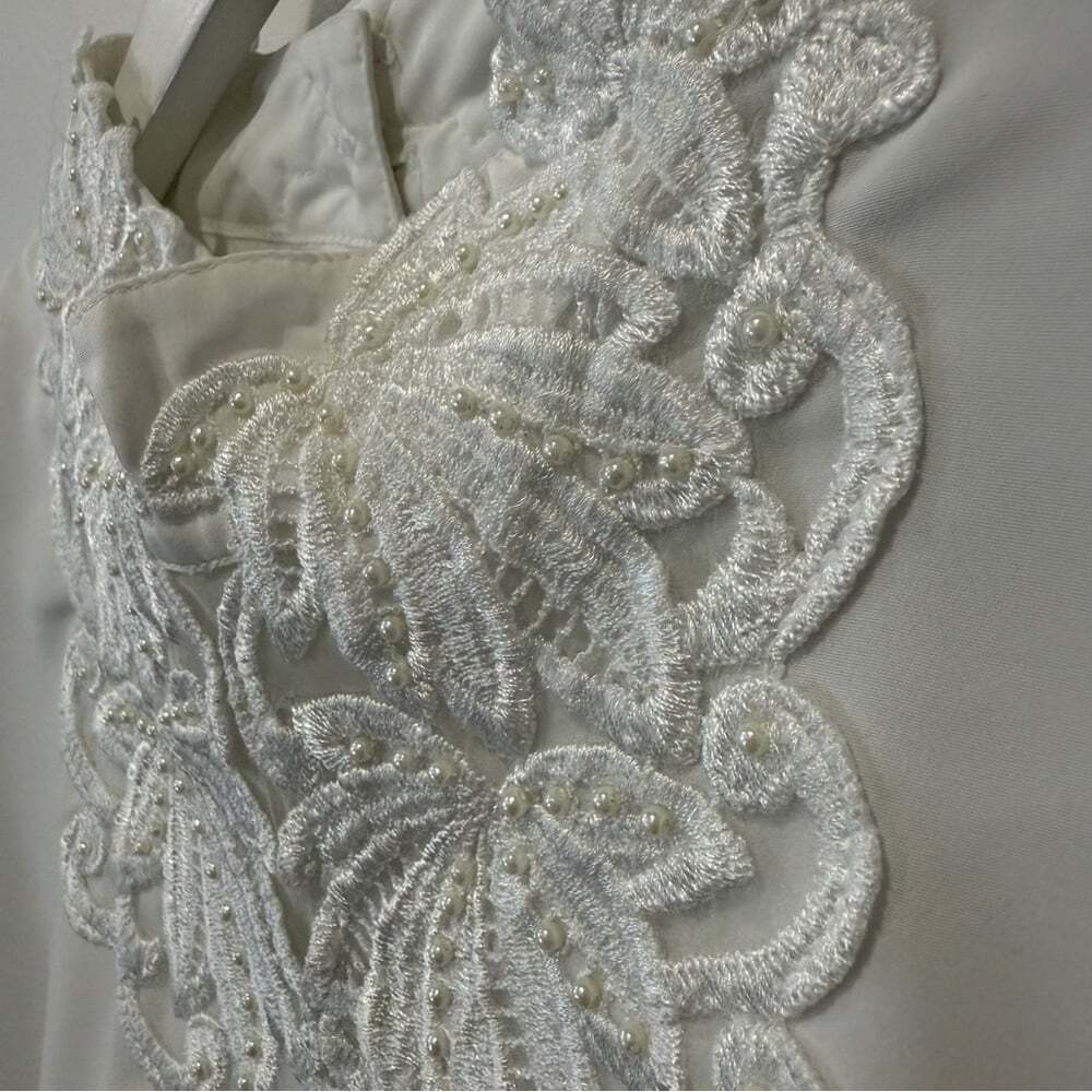 Kathy Che Vintage Pure White Blouse with High Neck and Elegant Lace Detail - Picture 9 of 16